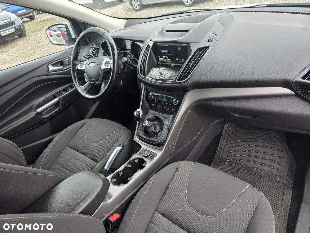 Ford Kuga 2.0 TDCi 2x4 Titanium - 24