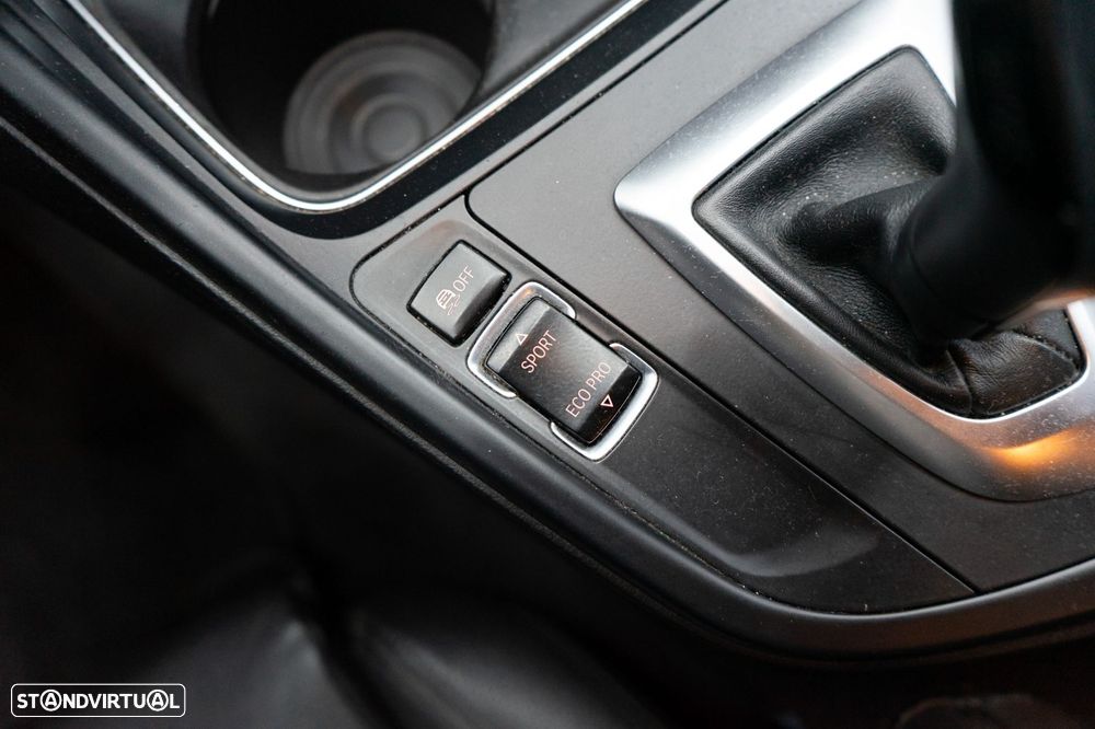 BMW 320 d Touring Auto Pack M - 36