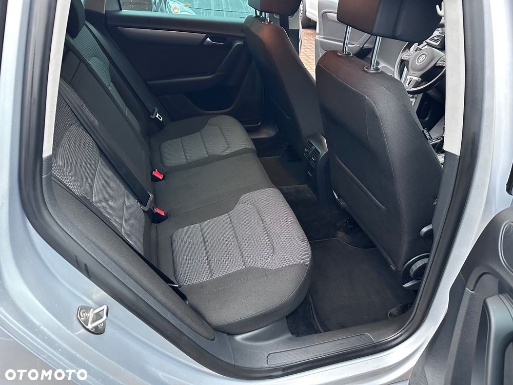 Volkswagen Passat - 21