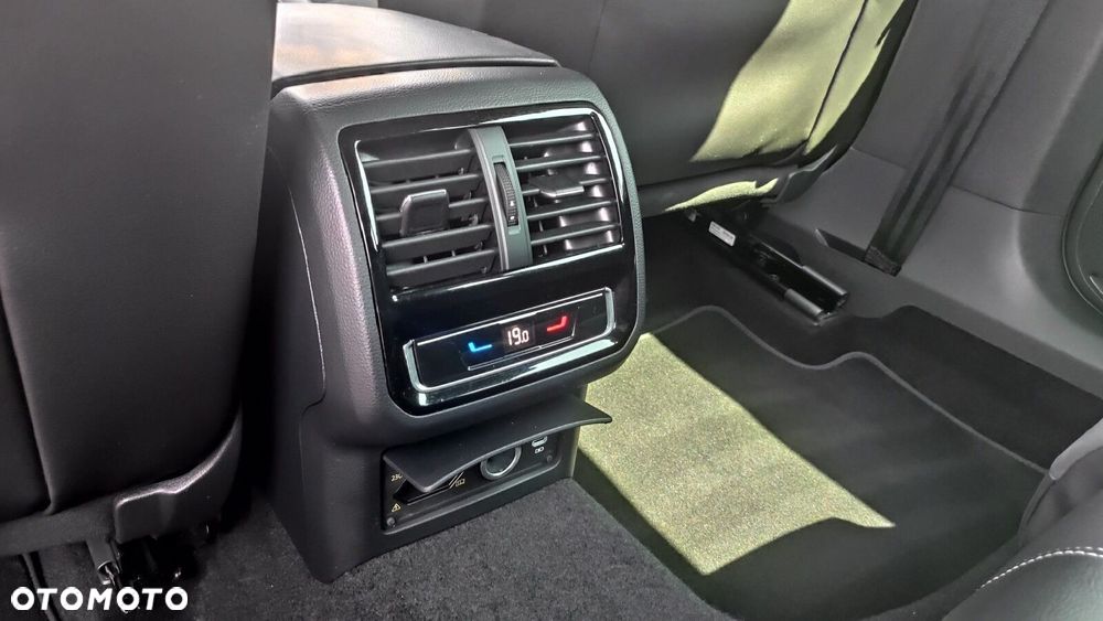 Volkswagen Passat - 28