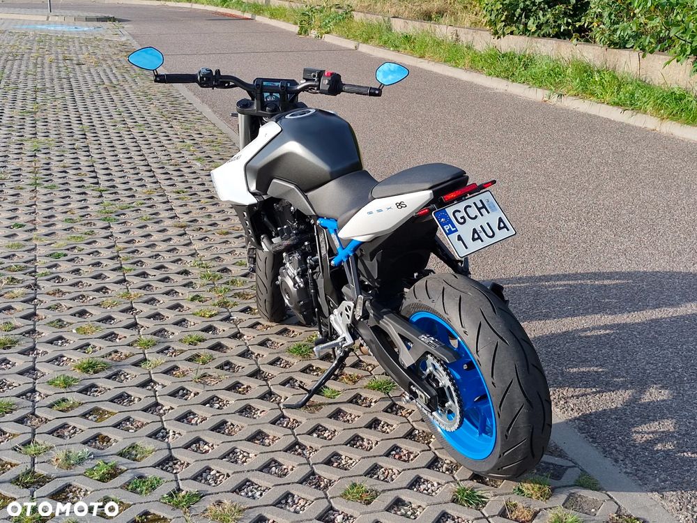 Suzuki GSX - 24