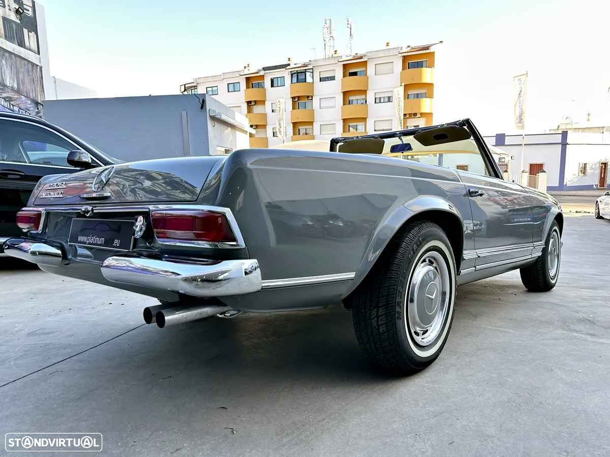 Mercedes-Benz 230 - 49