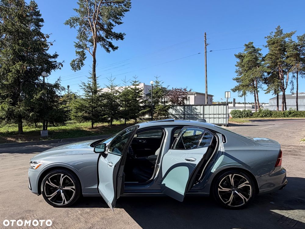 Volvo S60 B5 B AWD Plus Dark - 19