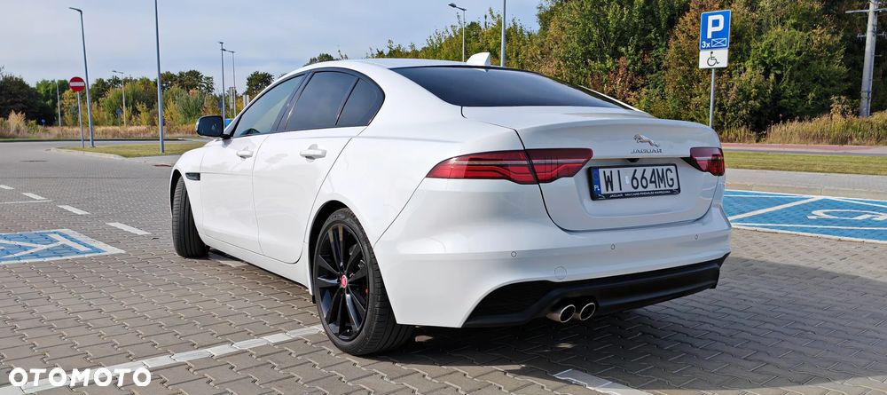 Jaguar XE 2.0 D180 HSE - 6