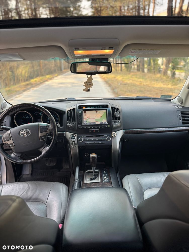 Toyota Land Cruiser - 11