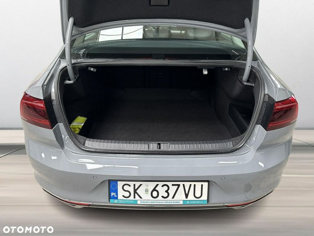 Volkswagen Passat - 17