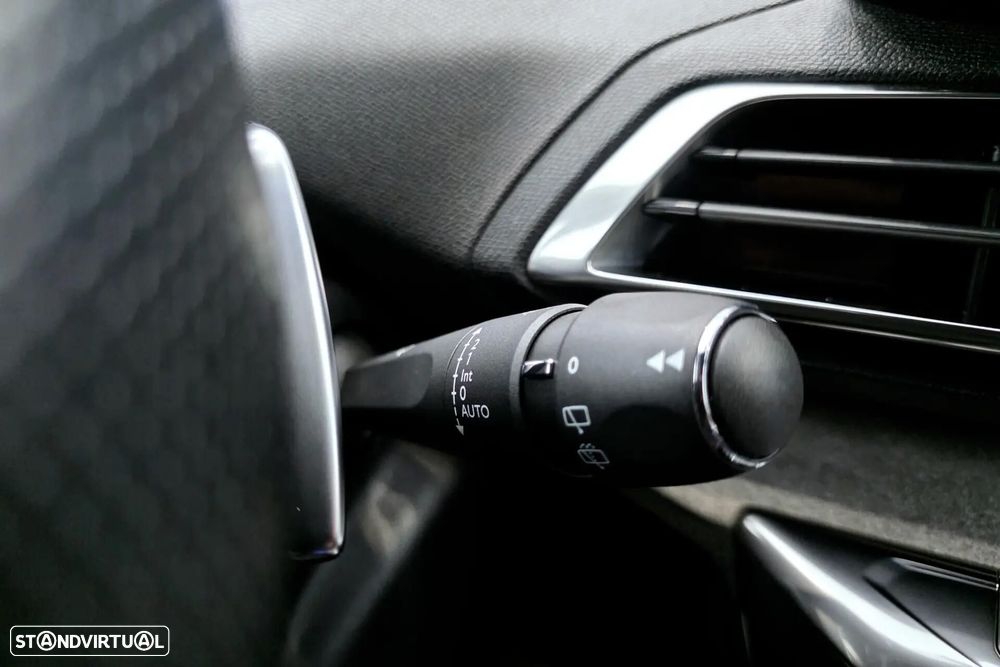 Peugeot 3008 1.6 Hybrid GT Pack e-EAT8 - 21