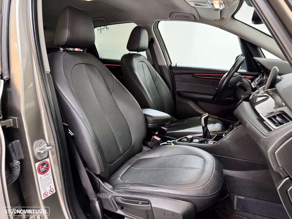BMW 218 Active Tourer d Line Luxury - 52