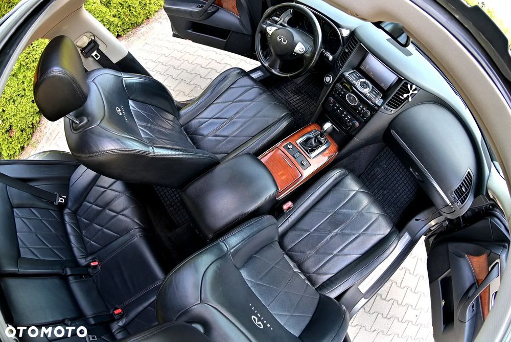 Infiniti QX70 - 6