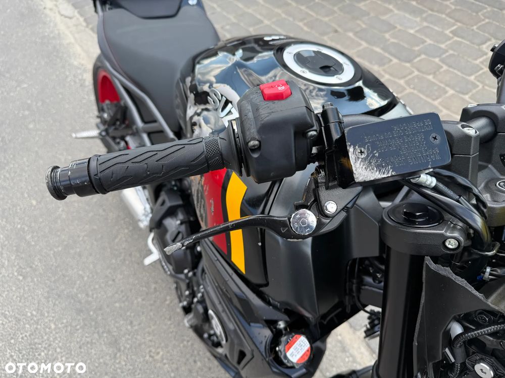 Suzuki GSX - 23