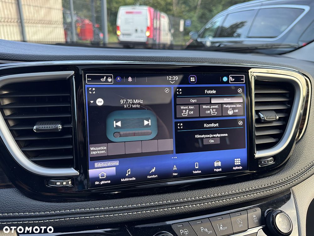 Chrysler Pacifica - 12