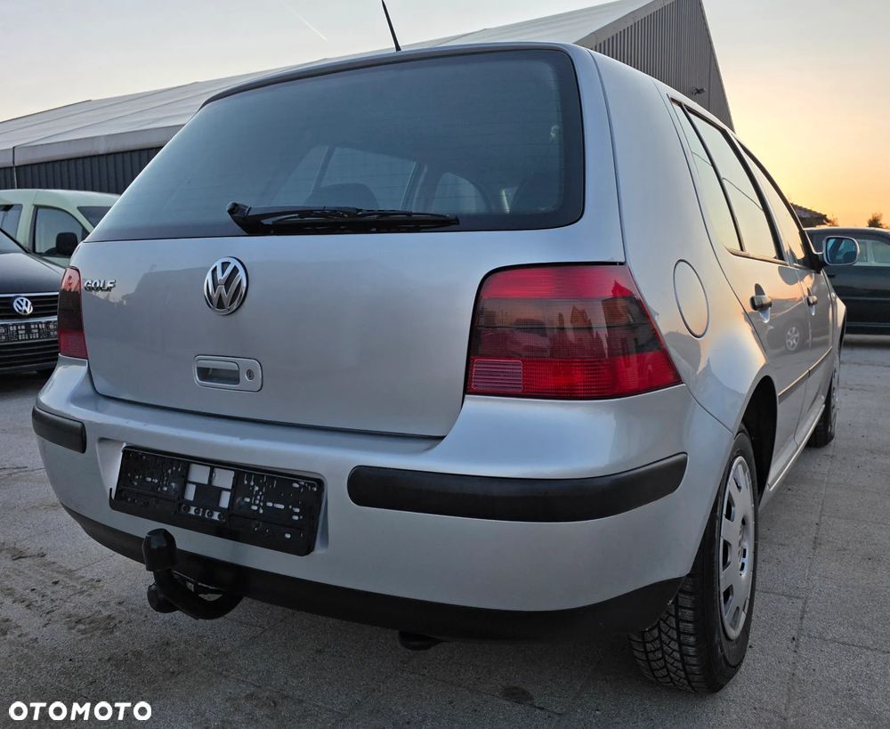 Volkswagen Golf - 6