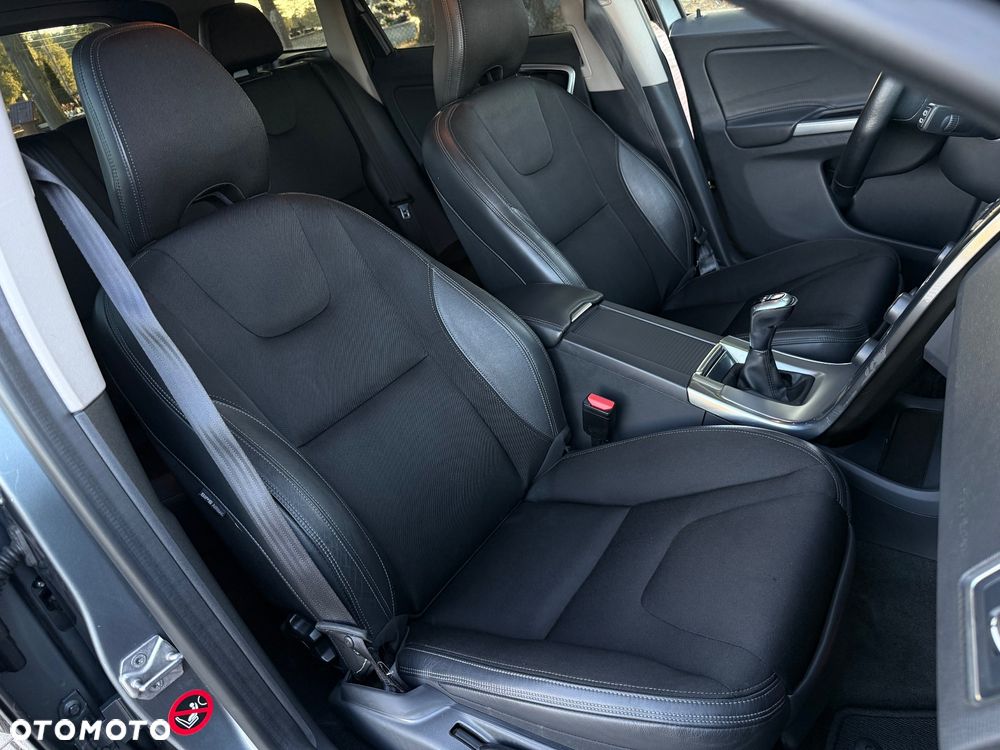 Volvo XC 60 D3 Momentum - 24