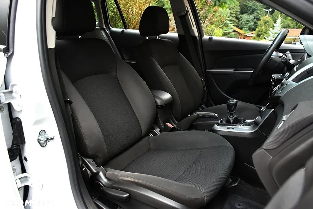 Chevrolet Cruze Station Wagon 1.6 LS+ - 22