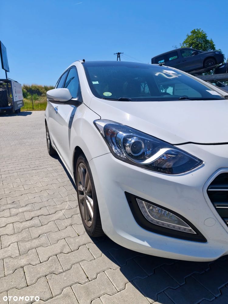 Hyundai i30 1.6 CRDi Fifa World Cup Edition - 30
