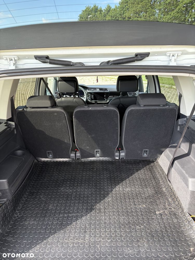 Volkswagen Touran - 20