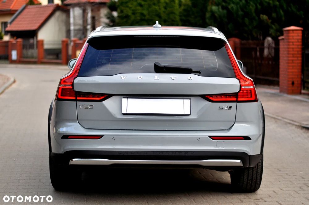 Volvo V60 Cross Country B4 D AWD Plus - 8