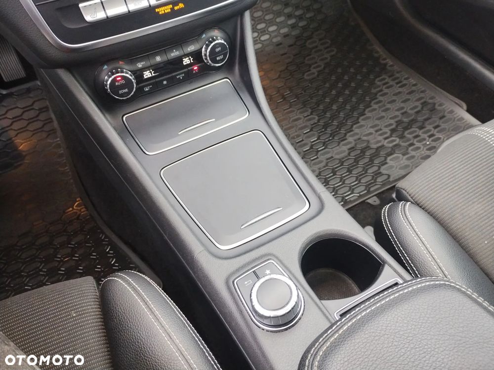 Mercedes-Benz GLA 200 7G-DCT AMG Line - 17