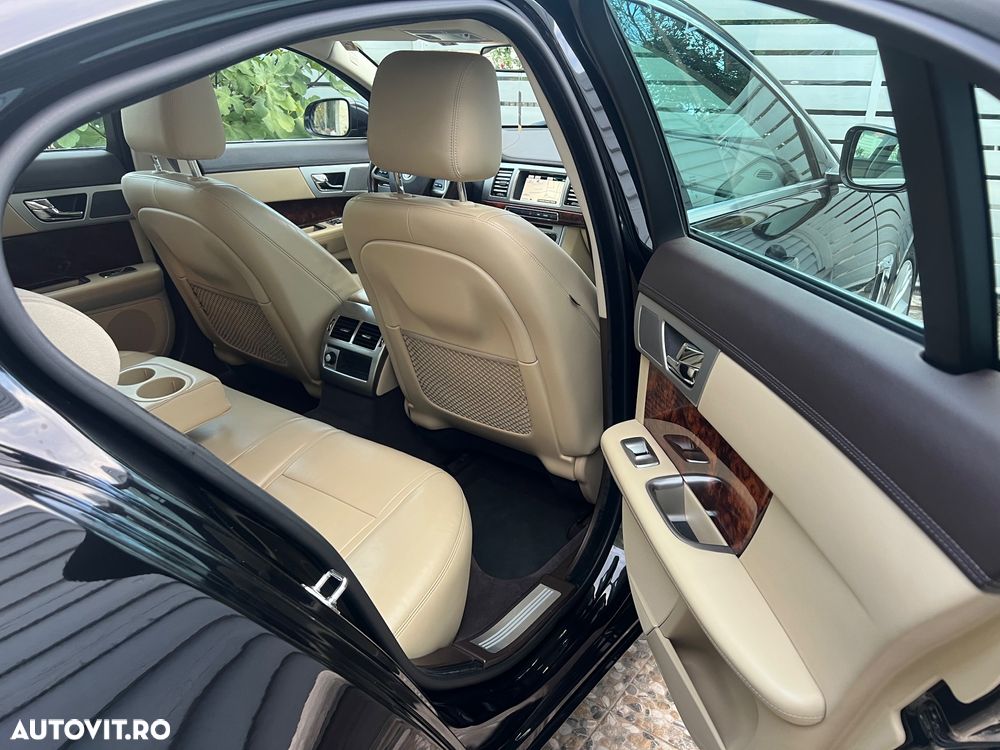 Jaguar XF 2.2D Premium Luxury - 10