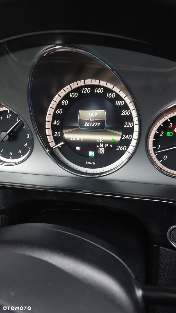 Mercedes-Benz Klasa E 200 CGI BlueEFFICIENCY 7G-TRONIC Avantgarde - 23