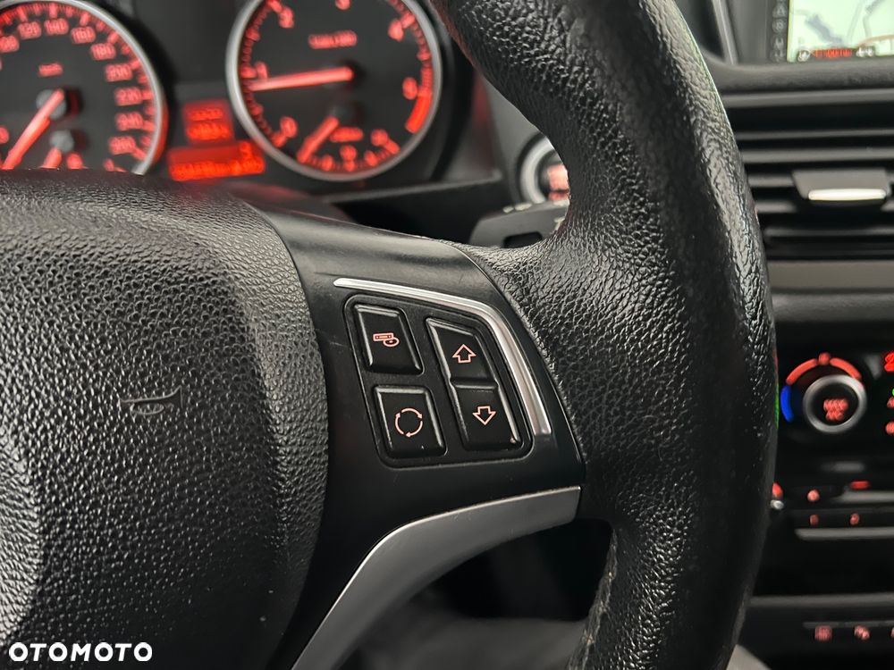 BMW X1 sDrive16d xLine - 35