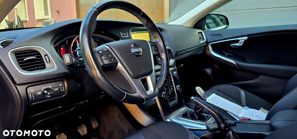 Volvo V40 D2 R Design - 30