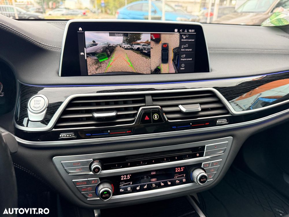 BMW Seria 7 740d xDrive MHEV - 12