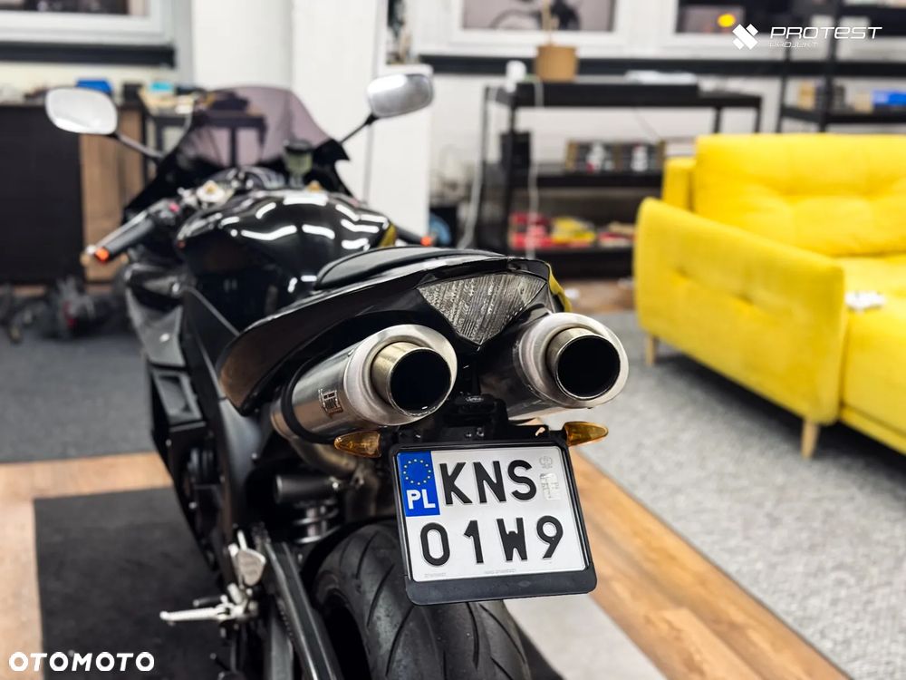 Yamaha R1 - 11