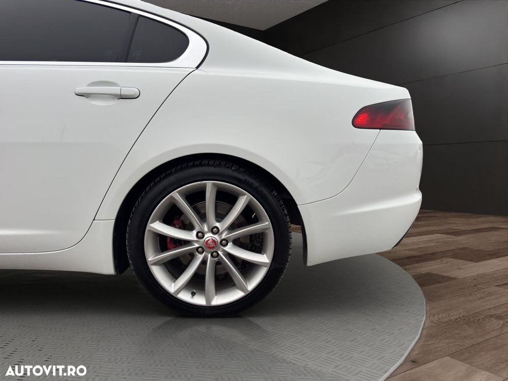 Jaguar XF - 20
