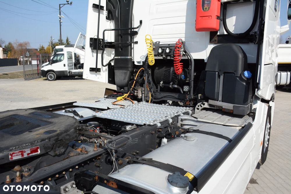 Renault T 520 Comfort / 2017r. / Cała na poduszkach / Kabina Salonka / 2 baki / Klima postojowa - 10