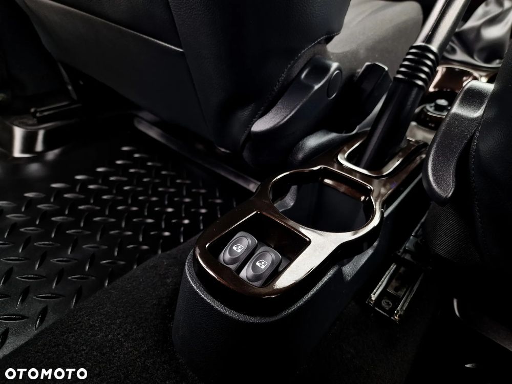 Dacia Duster 1.6 Laureate 4x4 - 13