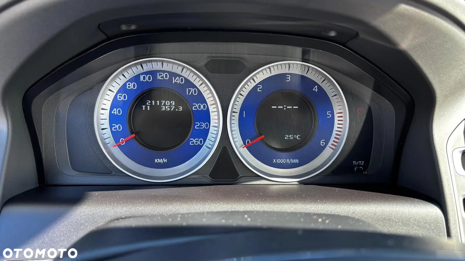 Volvo XC 60 D4 R-Design - 9
