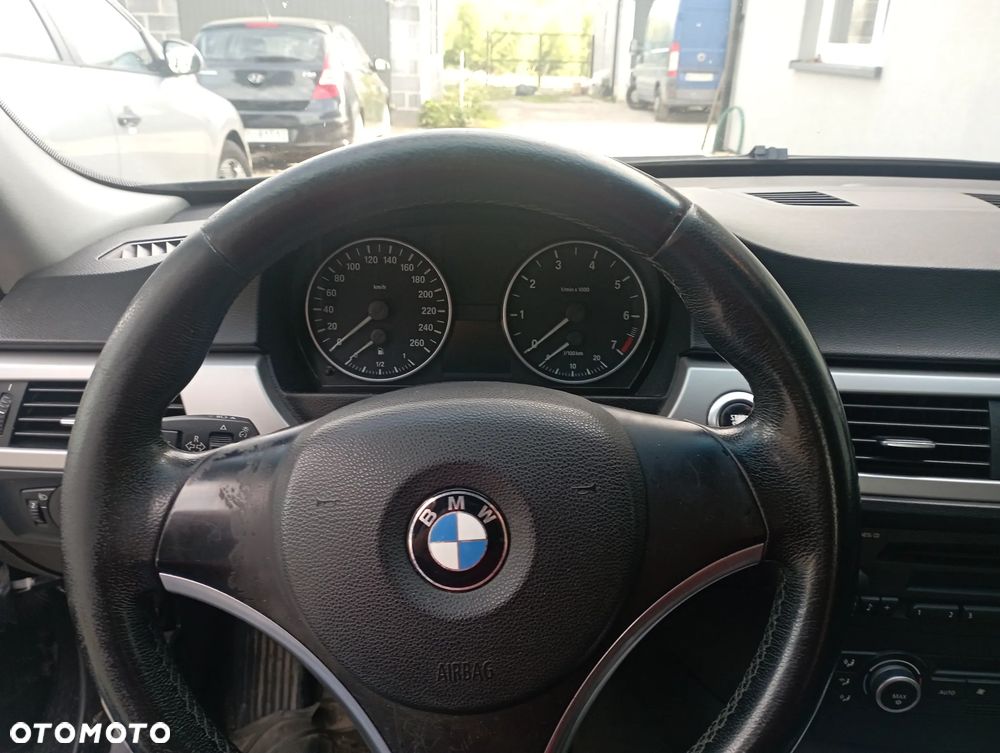 BMW Seria 3 320i - 8