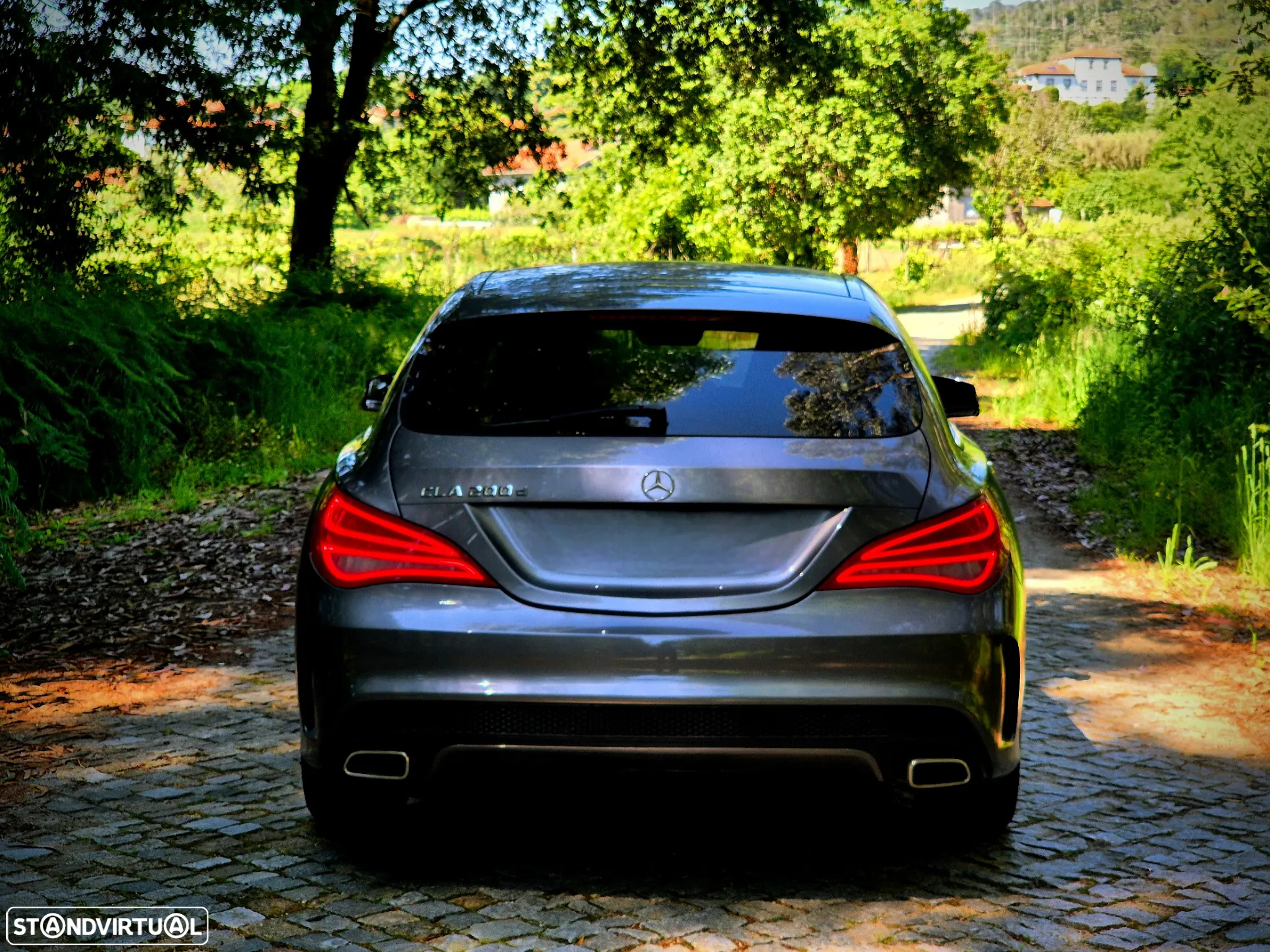 Mercedes-Benz CLA 200 d Shooting Brake AMG Line - 14
