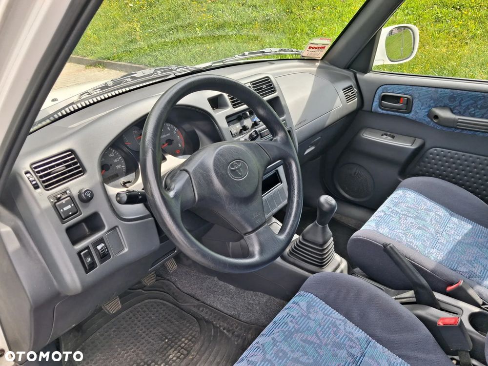 Toyota RAV4 2.0 GLi - 17