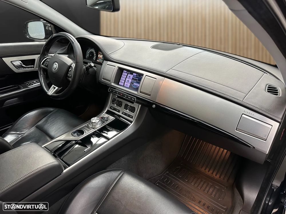 Jaguar XF 2.2 D Premium Luxury - 10