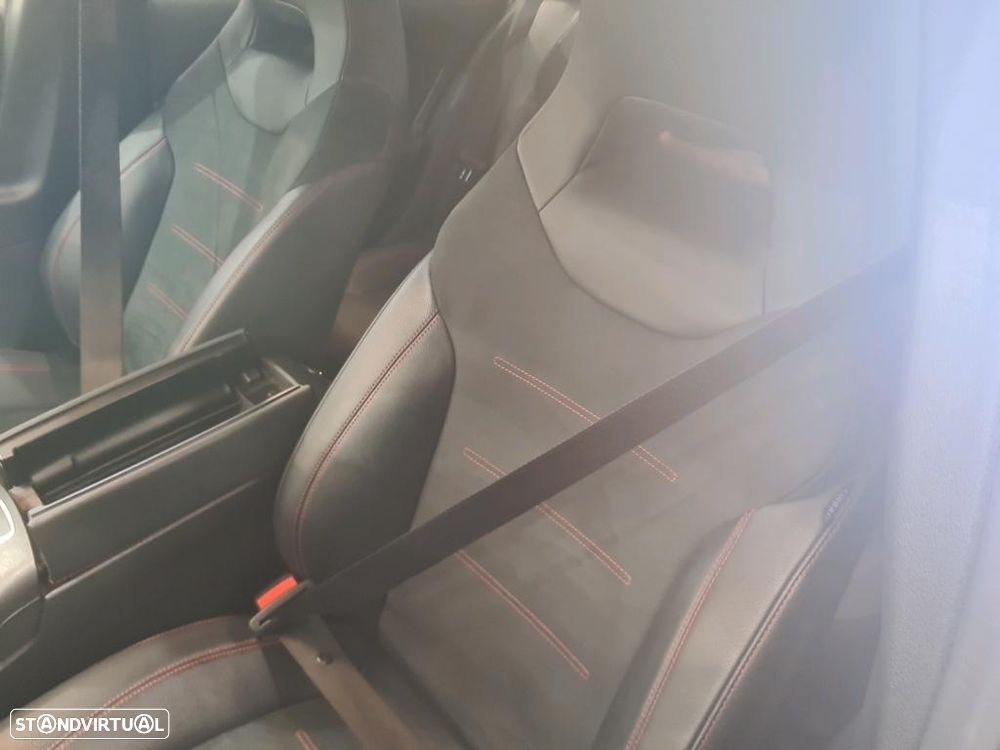 Mercedes-Benz A 250 e AMG Line - 8