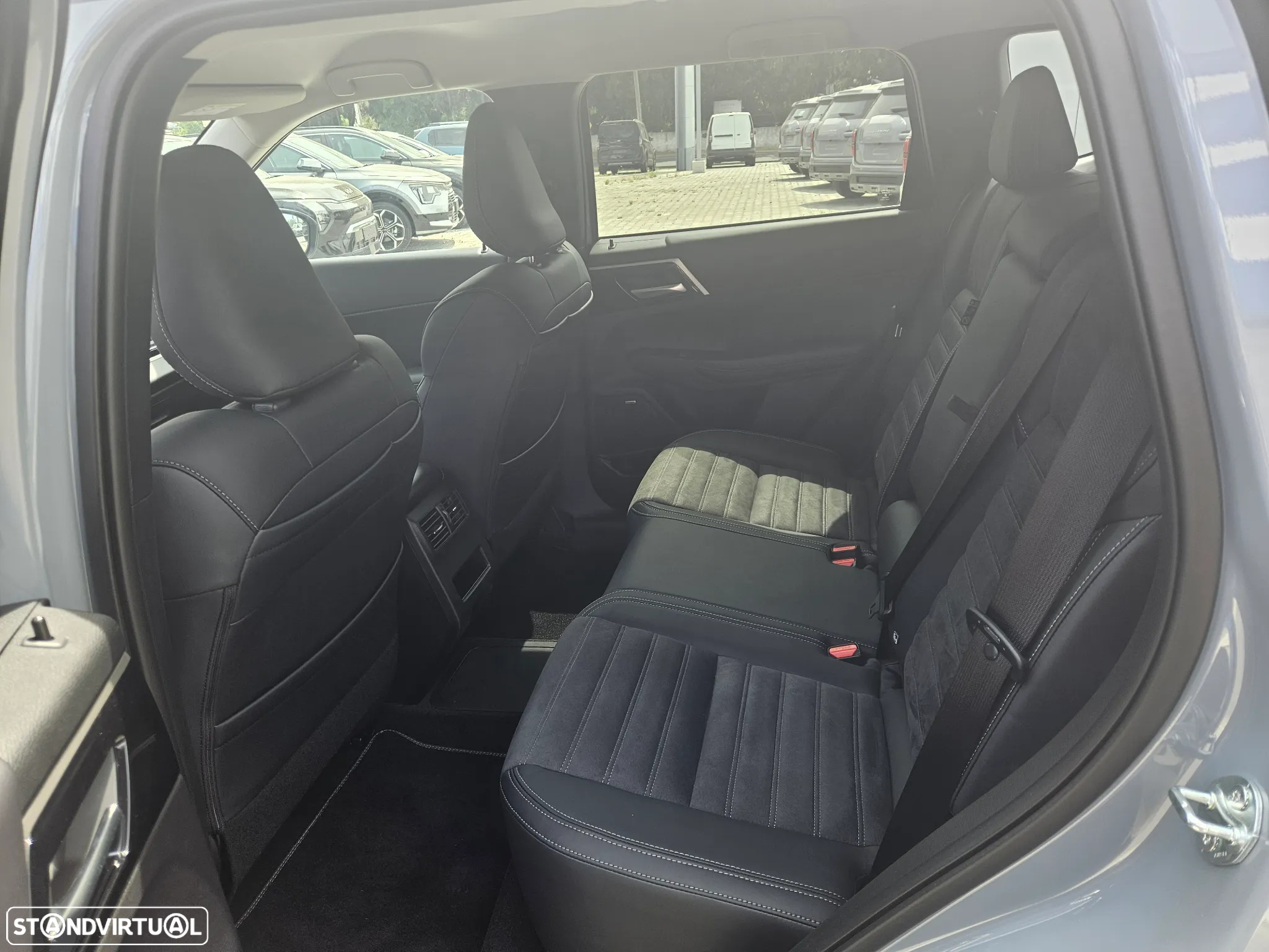 Mitsubishi Outlander 2.4 PHEV Intense - 17