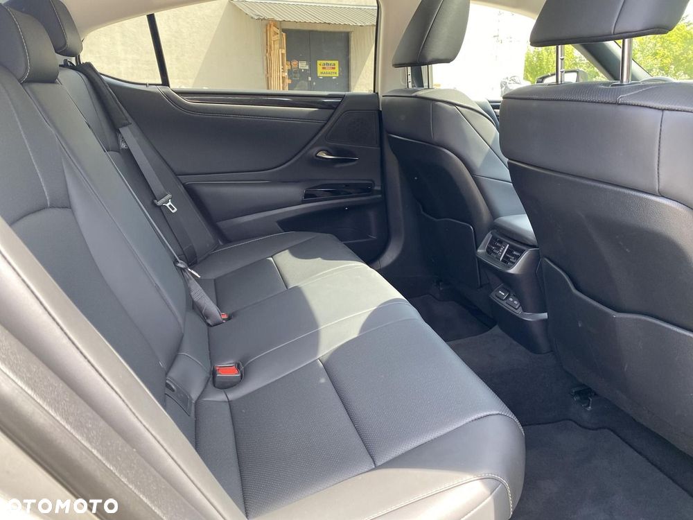 Lexus ES 300h Business Edition - 14