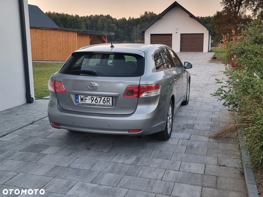Toyota Avensis - 2