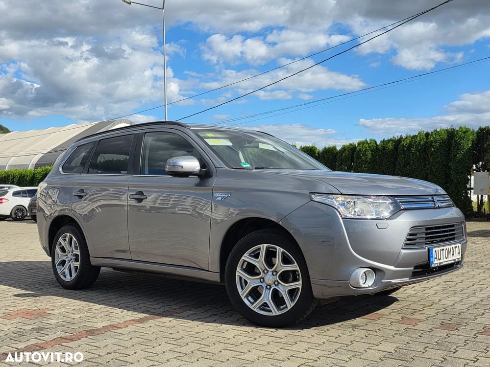Mitsubishi Outlander 2.0 4WD Plug-In Hybrid Top - 35