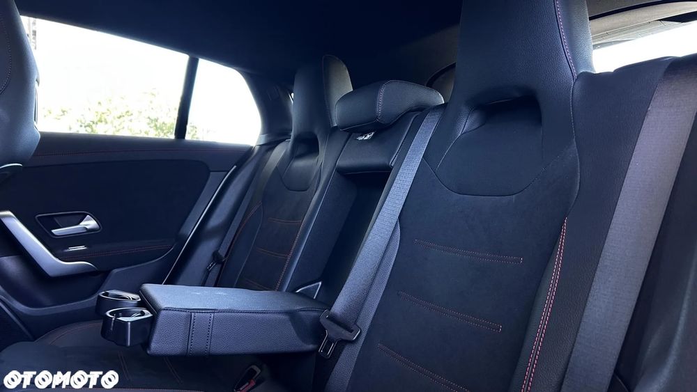 Mercedes-Benz CLA 200 AMG Line 7G-DCT - 17