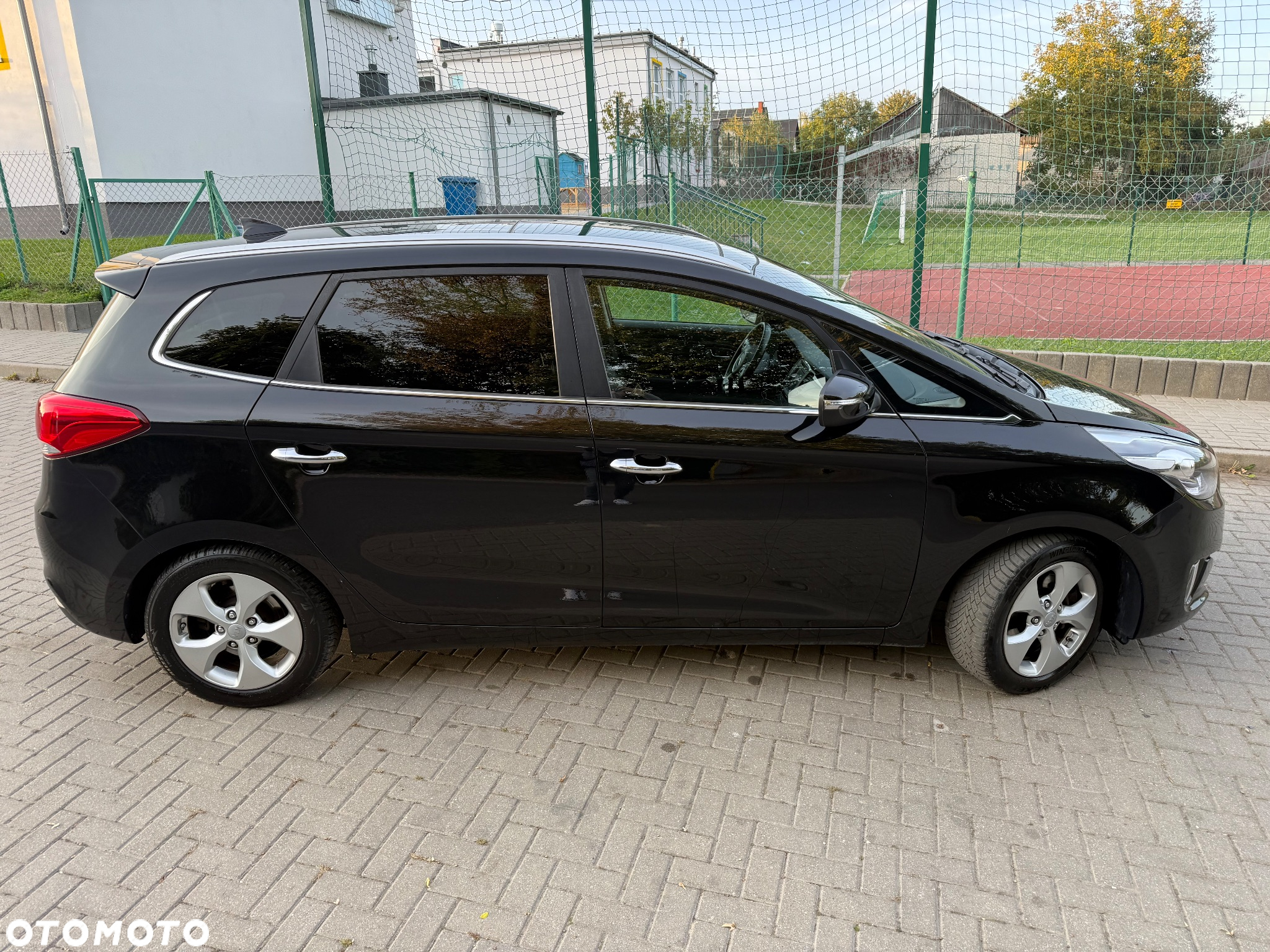 Kia Carens 1.7 CRDi XL 7os - 11