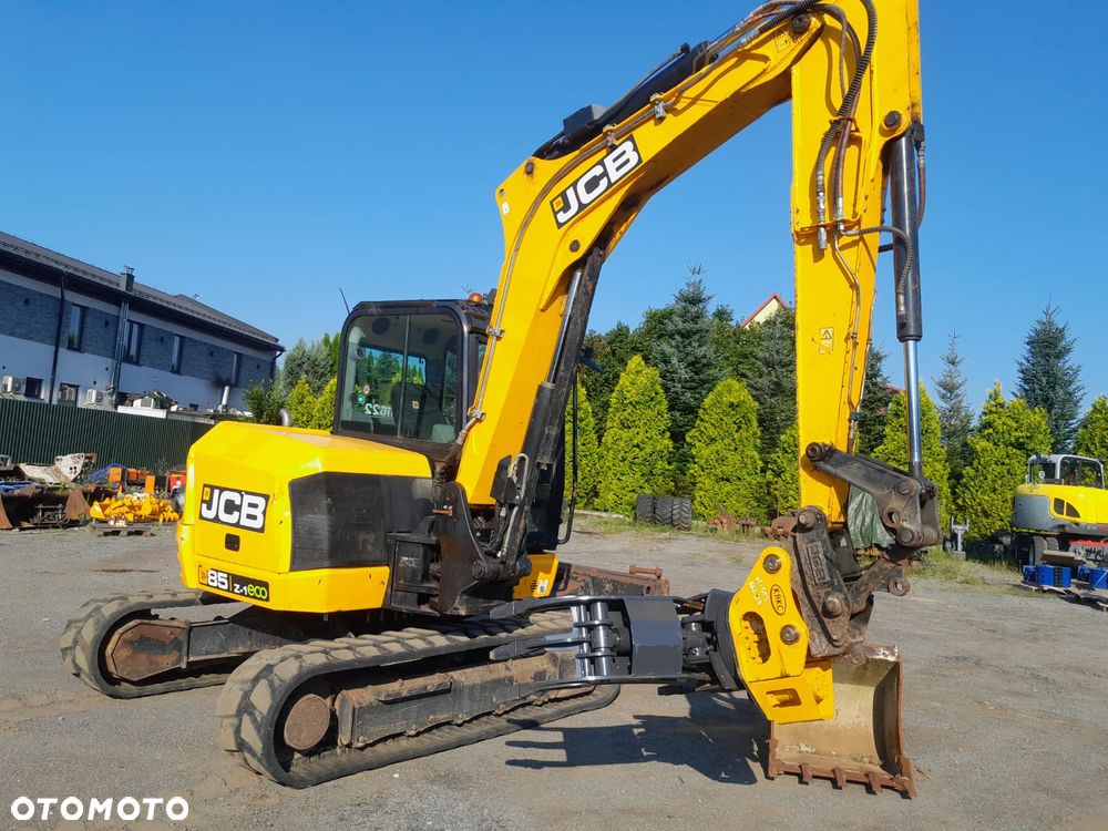 JCB 85Z-1, szybkozłacze i 3 łyżki - 12