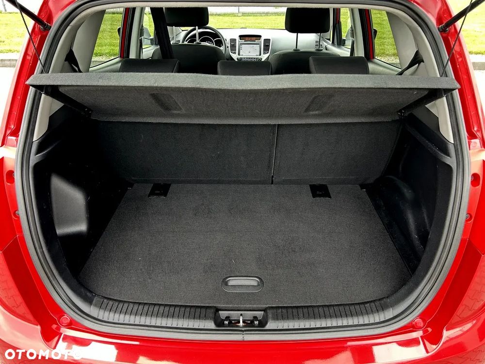 Kia Venga - 38