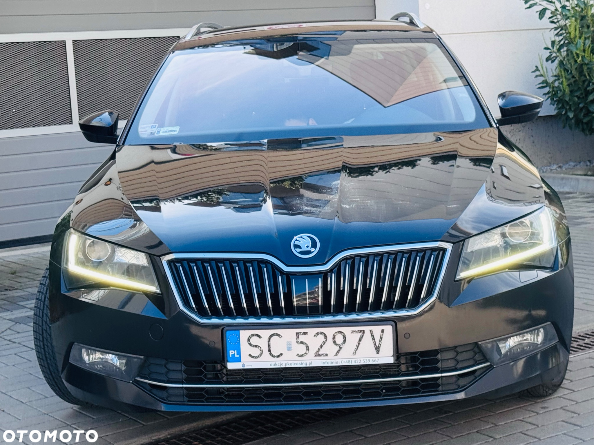 Skoda Superb 2.0 TDI L&K DSG - 2
