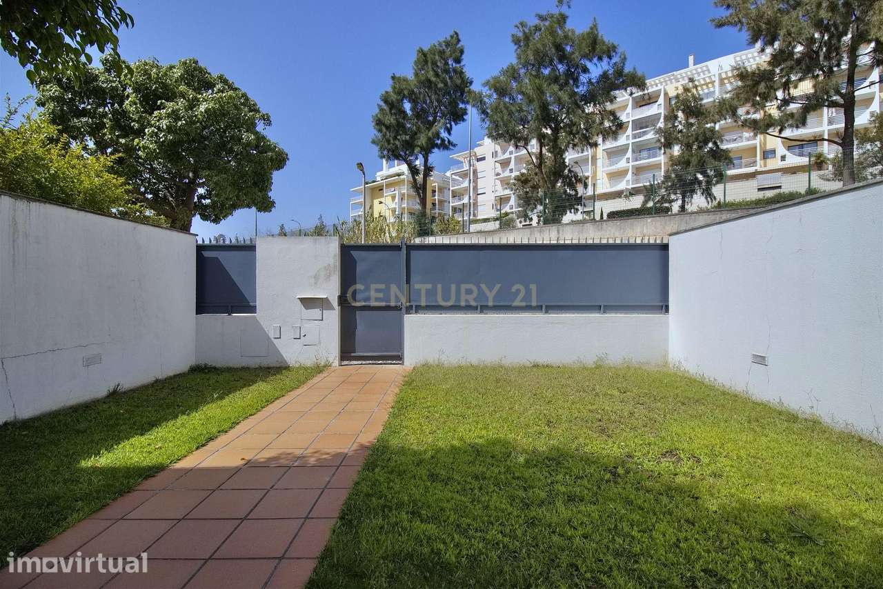 Sensacional Moradia geminada T3+2 para arrendamento no centro de Alcab - Grande imagem: 2/37