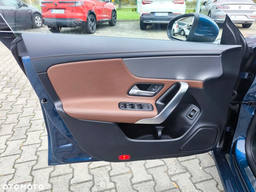 Mercedes-Benz CLA 180 d Progressive 7G-DCT - 31