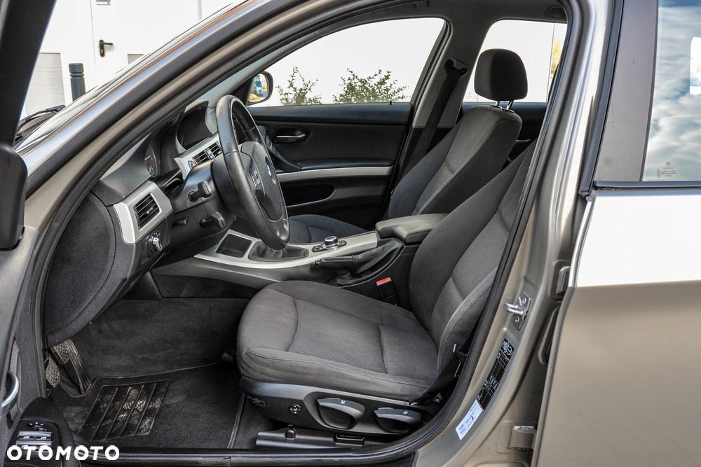 BMW Seria 3 320d DPF Efficient Dynamics Edition - 7