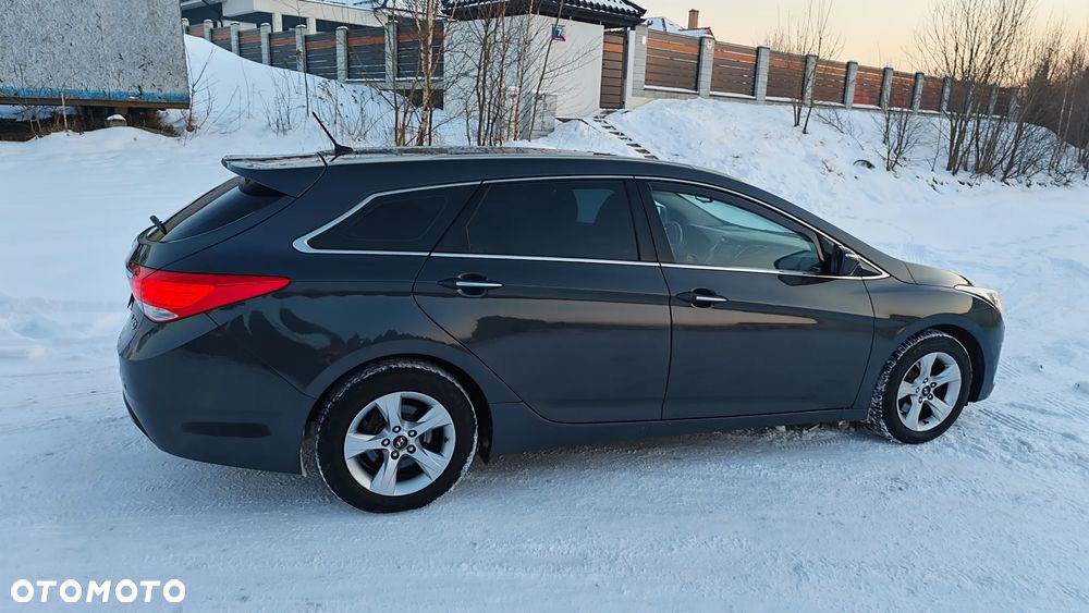 Hyundai i40 Kombi blue 1.6 Family+ - 21